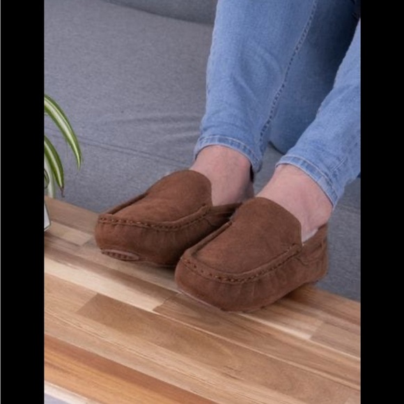 Totes Brown Slip-On Slippers with Suede Finish - Picture 1 of 6